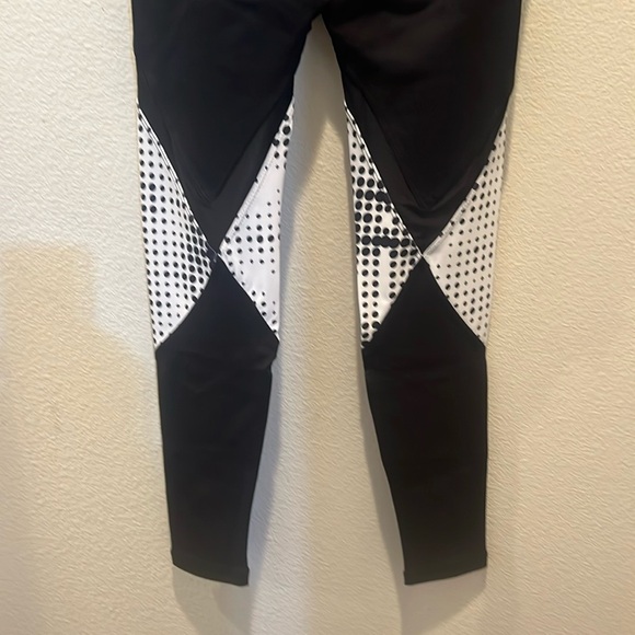 Hera Hero Women's High Waist Seamless Acid Wash Leggings in White /Black - Picture 10 of 11